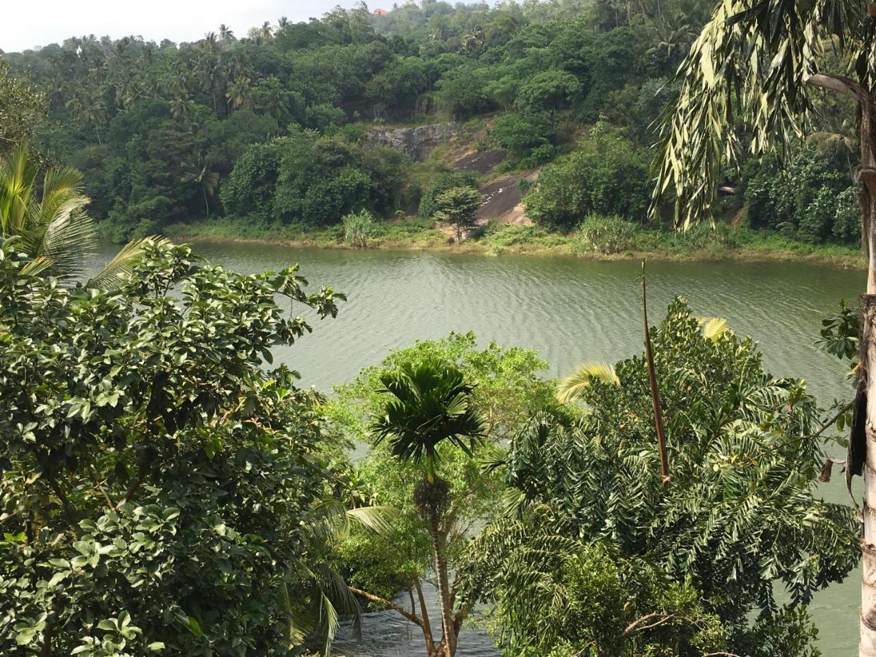 Kandy Rivers Edge Nature Resort Exterior photo